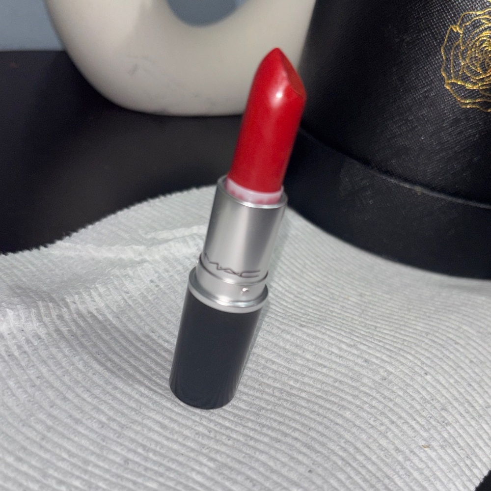 MAC Amplified Crème Lipstick Lipstick Tube - 108 “DUBONNET”